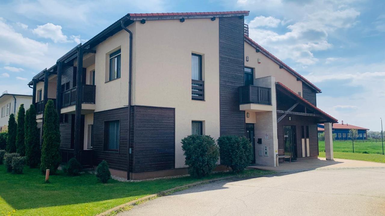 Ipari Park Panzió Hotel Szolnok Exterior foto