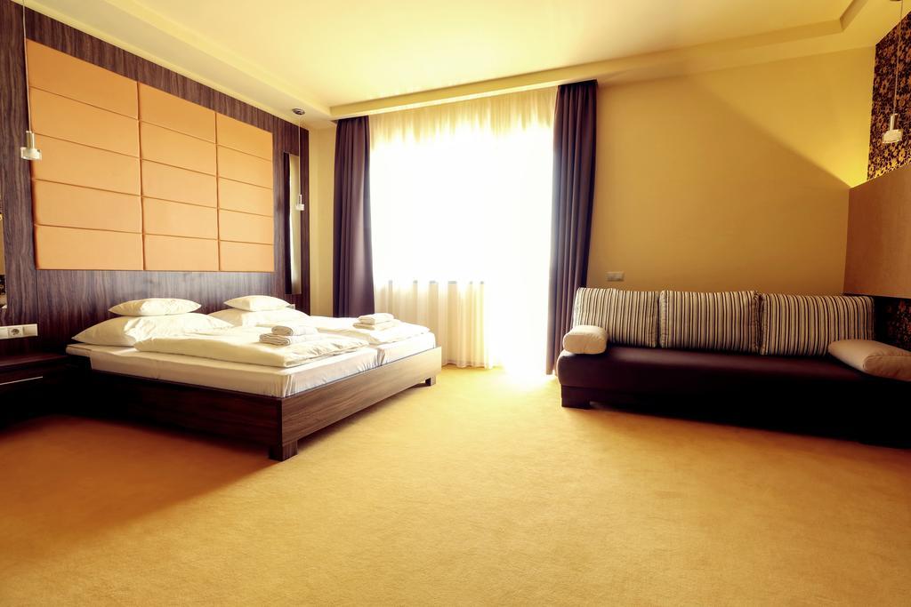 Ipari Park Panzió Hotel Szolnok Exterior foto