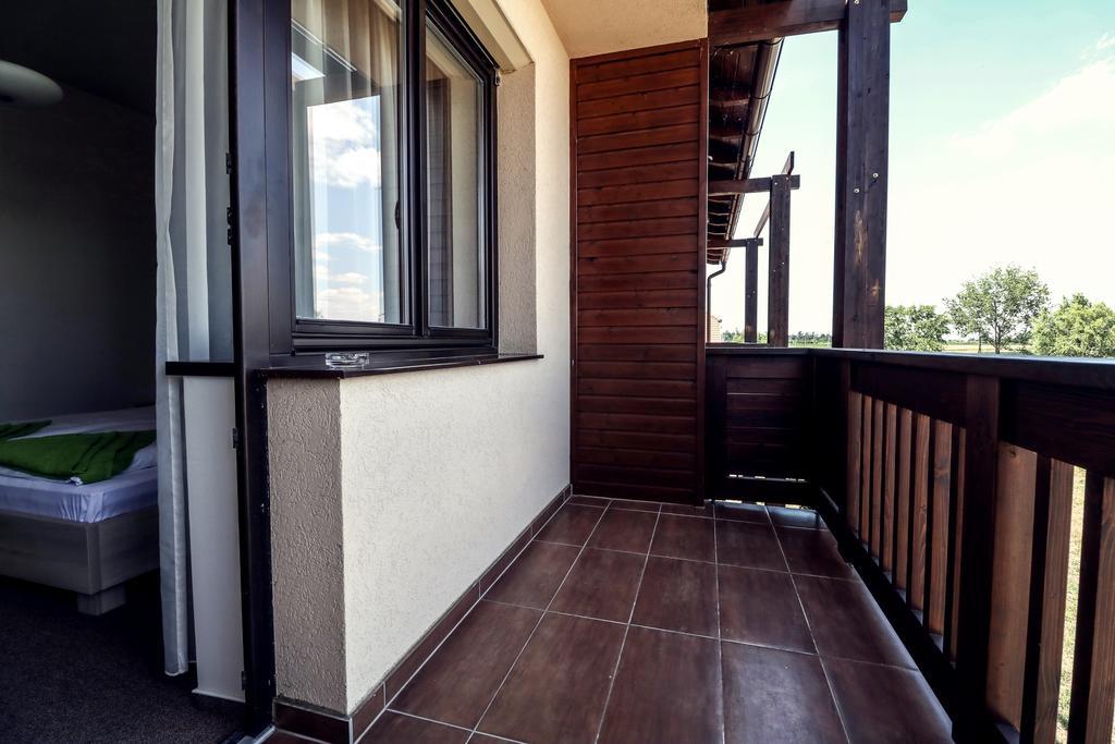 Ipari Park Panzió Hotel Szolnok Exterior foto