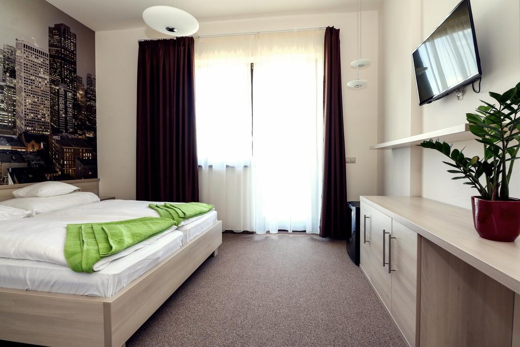 Ipari Park Panzió Hotel Szolnok Exterior foto